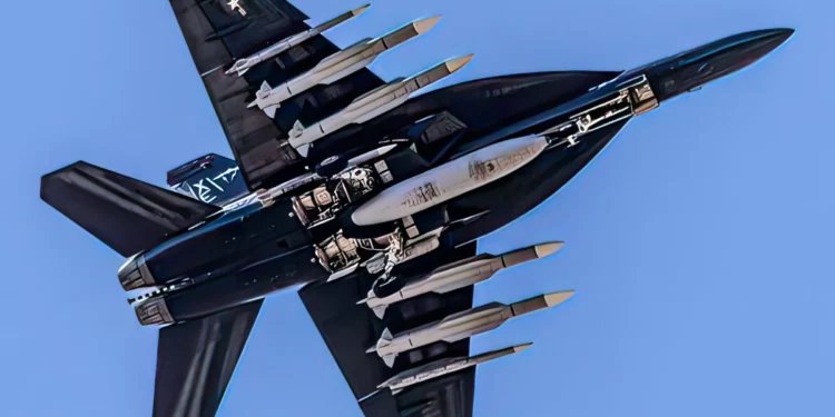 Avistado un F/A-18 Super Hornet en “modo bestia”