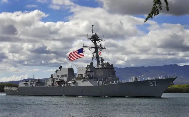 BAE Systems recibe $177,8 M para modernizar el destructor USS Halsey
