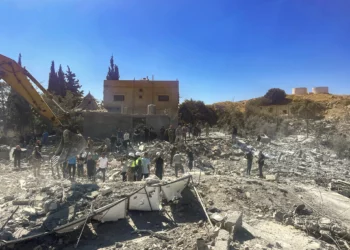 Funcionarios libaneses afirman que un ataque israelí mató a 23 trabajadores sirios y a sus familiares en el Líbano