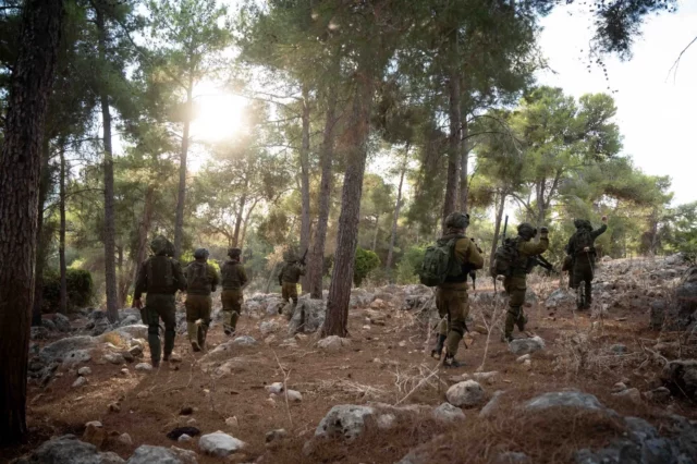 Reservistas israelíes realizan simulacro de combate en Líbano