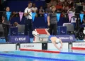 El nadador israelí Ariel Malyar se sumerge en el agua al inicio de los 50 m estilo libre masculino S4 en los Juegos Paralímpicos de París 2024 el 6 de septiembre de 2024. (Keren Isaacson)