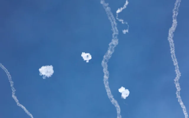 80 cohetes desde Líbano alcanzan Judea y Samaria en Israel
