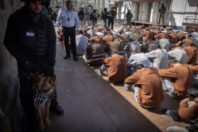 La AP detiene los pagos a 7 terroristas presos en Israel