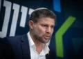 El ministro de Finanzas, Bezalel Smotrich, dirige una reunión de facción de su partido, el Sionismo Religioso, en la Knéset, en Jerusalén, el 22 de julio de 2024. (Oren Ben Hakoon/Flash90)