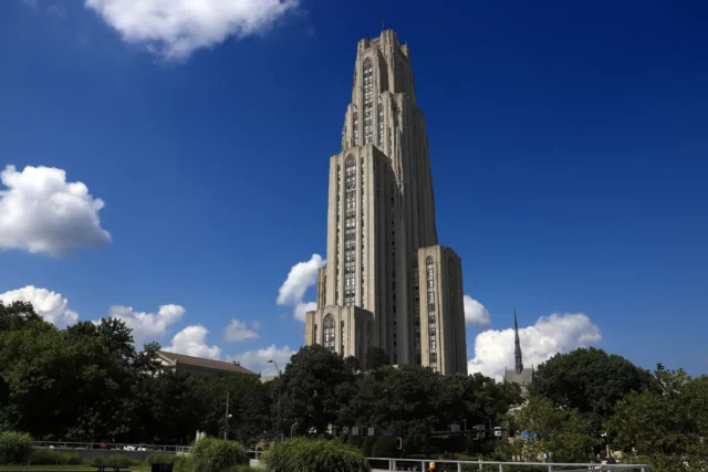Hombre acusado de atacar a estudiantes judíos con botella en Universidad de Pittsburgh