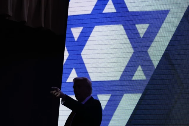Trump advierte en cumbre IAC: Harris pondría a Israel en peligro extremo