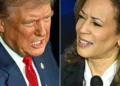 Esta combinación de imágenes, creada el 10 de septiembre de 2024, muestra al expresidente estadounidense y candidato presidencial republicano Donald Trump (izq.) y a la vicepresidenta estadounidense y candidata presidencial demócrata Kamala Harris participando en un debate presidencial en el Centro Nacional de la Constitución en Filadelfia, Pensilvania. (Saul Loeb/AFP)