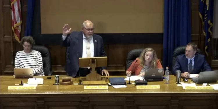 Alcalde de Portland revierte apoyo a la desinversión en Israel