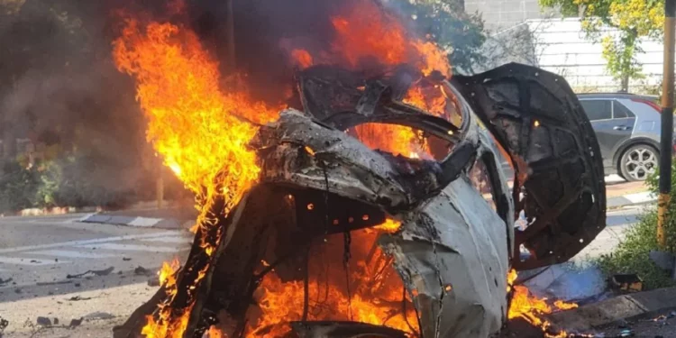 Cohetes de Hezbolá lanzados desde Líbano impactan Karmiel