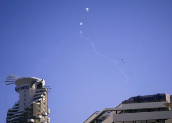 Hezbolá ataca el centro y norte de Israel: Israel ataca en Tiro