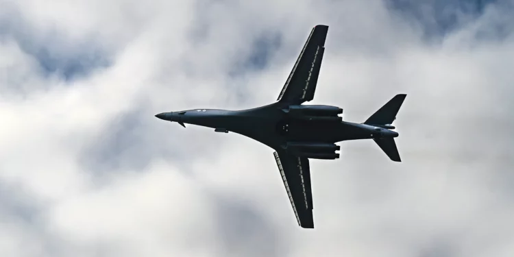 Reabastecimiento en caliente del B-1B Lancer tras 30 años en Grand Forks