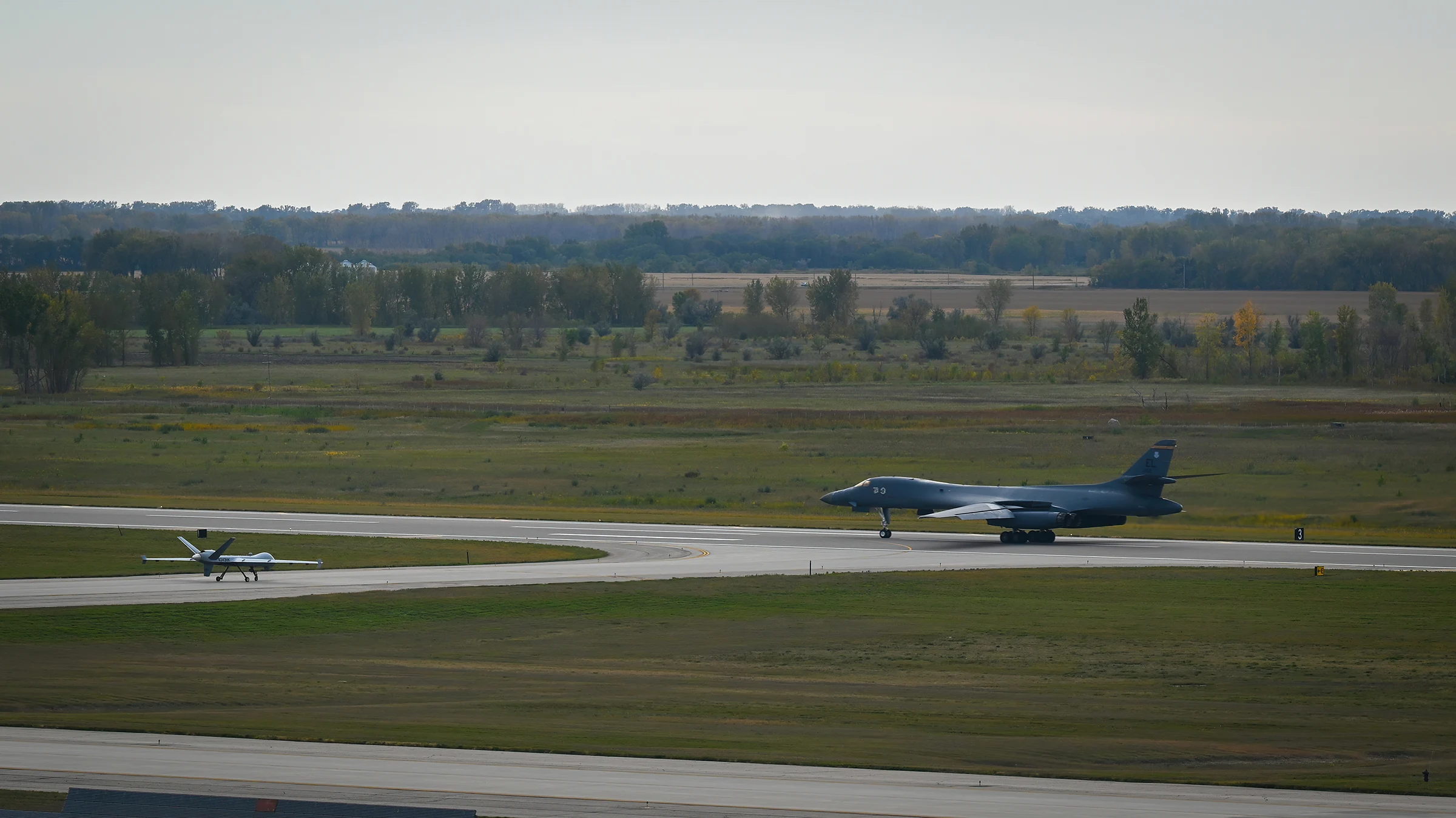 Reabastecimiento en caliente del B-1B Lancer tras 30 años en Grand Forks