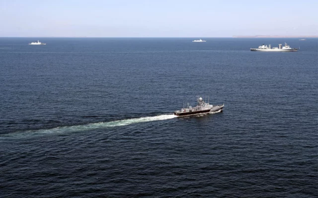 Arabia Saudita e Irán realizan ejercicios militares conjuntos en el mar de Omán