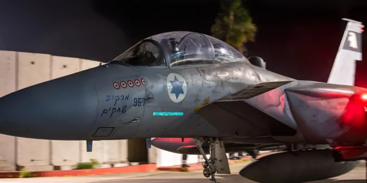 Un avión de combate de la Fuerza Aérea israelí que participó en ataques en Irán el 26 de octubre de 2024, en una imagen autorizada para su publicación al día siguiente. (Fuerzas de Defensa de Israel)