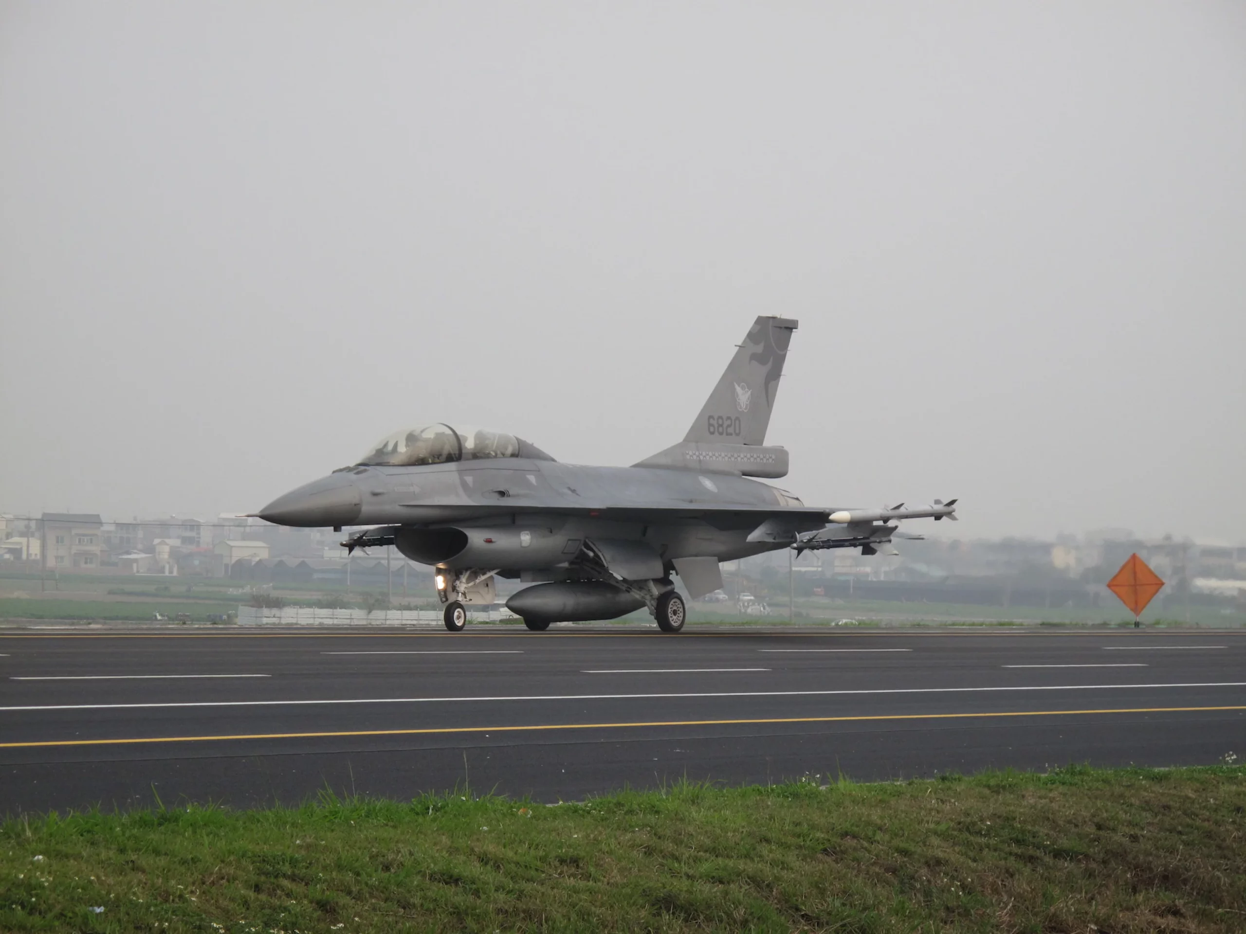 Pilotos de Taiwán viajan a EE. UU. para entrenamiento F-16 Viper