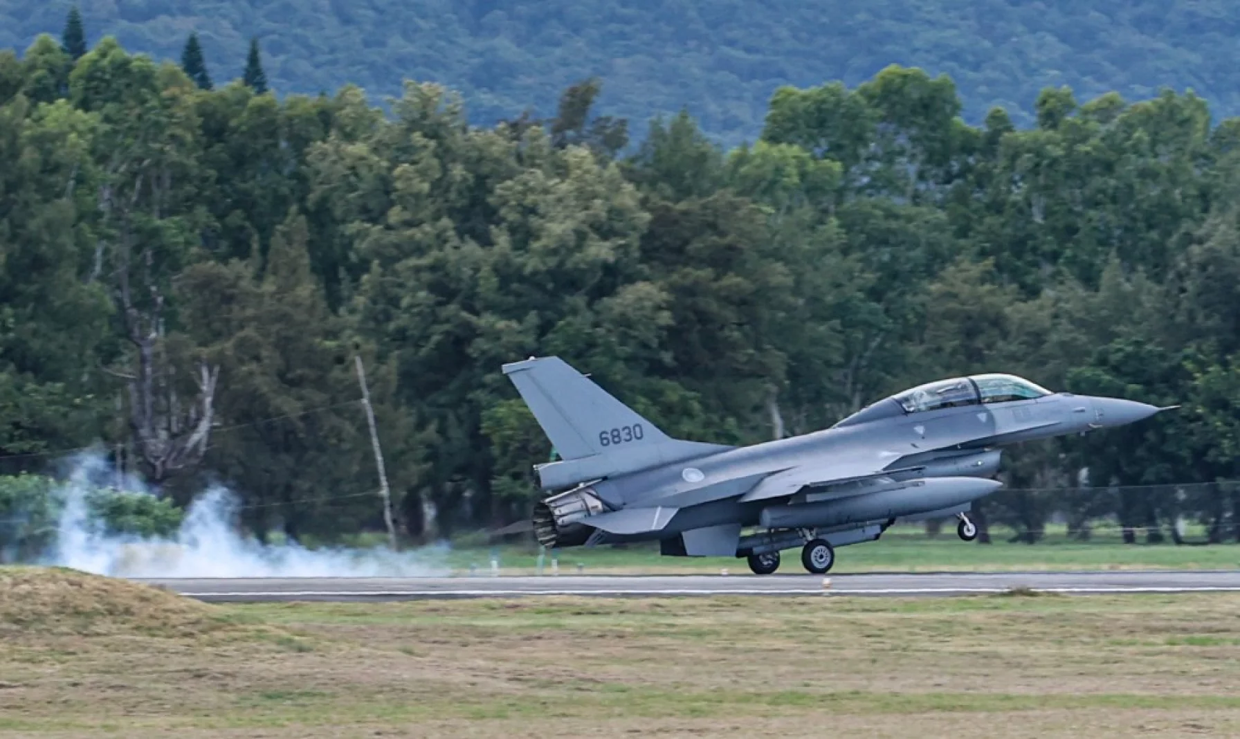 Pilotos de Taiwán viajan a EE. UU. para entrenamiento F-16 Viper