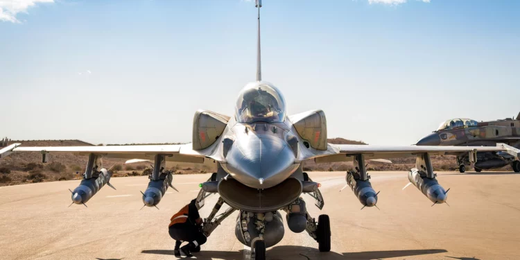 Cazas F-16I de Israel armados con Rampage Stand-Off