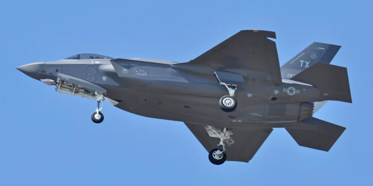 Despega el primer F-35 del 301st Fighter Wing con código de cola “TX”