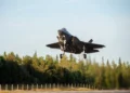 Un avión F-35 Lightning II de la Fuerza Aérea de EE. UU. asignado al 48.º Escuadrón de Cazas de la RAF Lakenheath, Reino Unido, despega durante el ejercicio BAANA 2024 en la franja de la autopista Hosio, Ranua, Finlandia, el 4 de septiembre. (Fotografía de la Fuerza Aérea de EE. UU. por la Aerotécnica de Primera Clase Tabatha Chapman)