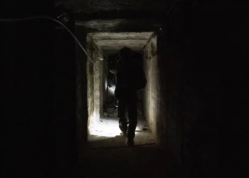 Fuerzas israelíes capturan túnel de ataque de Hezbolá bajo una aldea en Líbano
