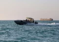 Hutíes de Yemen atacan dos barcos en el mar Rojo con un barco no tripulado y un misil