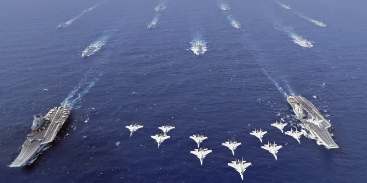 Dos nuevas versiones del caza chino J-15 parecen estar ya operativas