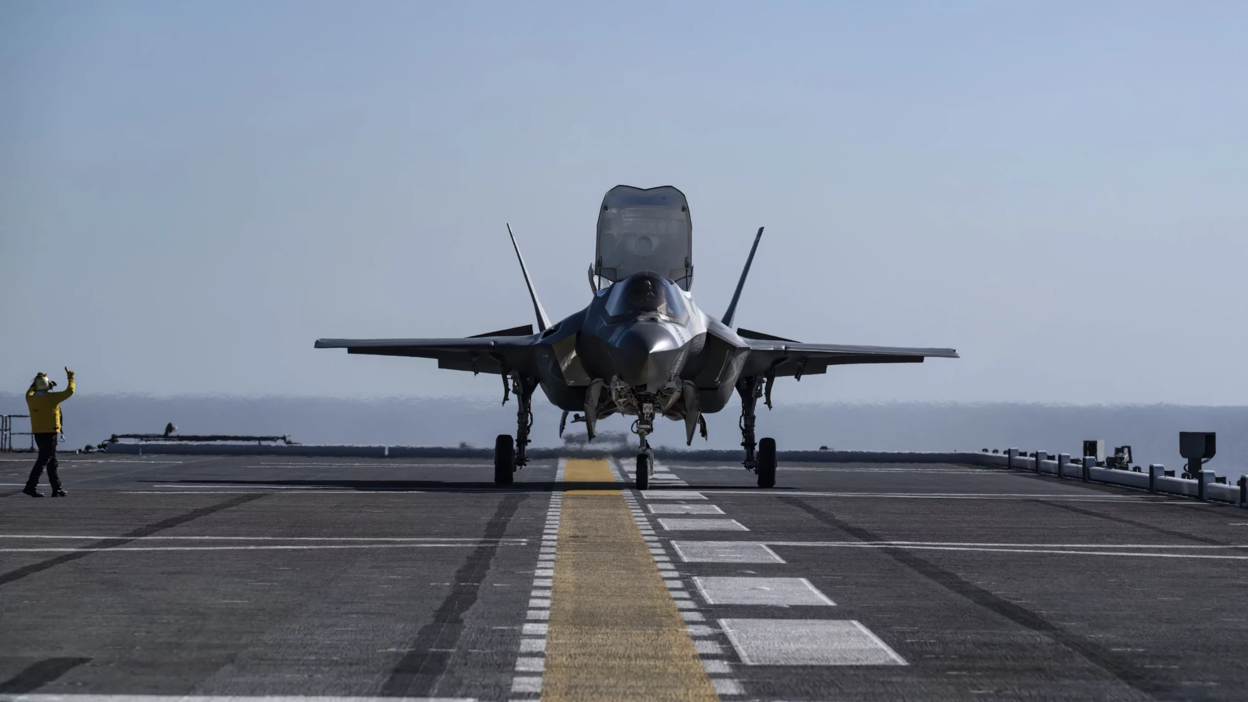 El F-35B aterriza por primera vez en el JS Kaga de Japón