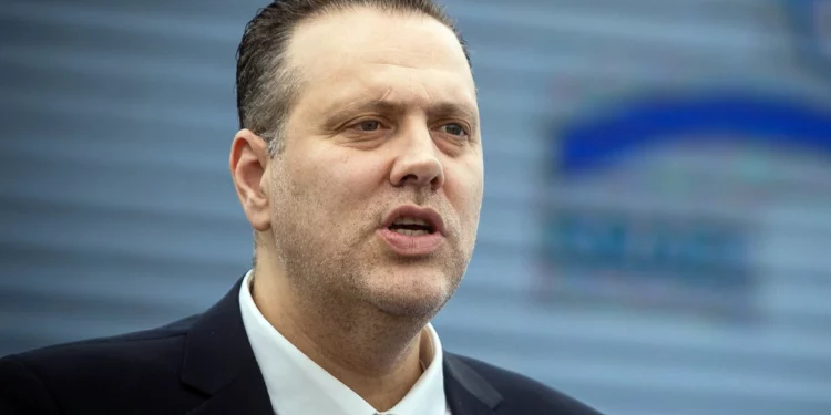 El ministro de Cultura y Deportes, Miki Zohar, asiste a una ceremonia para la delegación olímpica y paralímpica israelí que compite en los próximos Juegos Olímpicos de París, en la residencia presidencial en Jerusalén el 19 de junio de 2024. (Oren Ben Hakoon/Flash90)