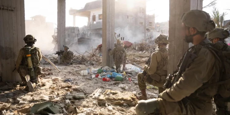 Las tropas de las FDI operan en la Franja de Gaza, en una imagen sin fecha publicada para su publicación el 29 de octubre de 2024. (Fuerzas de Defensa de Israel)