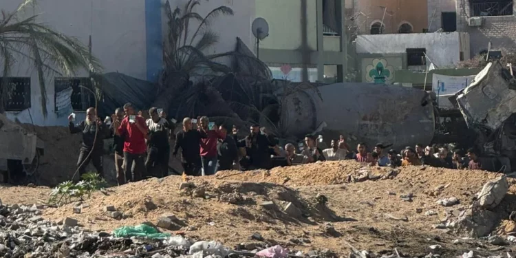 Cientos de habitantes de Gaza están siendo evacuados de Jabaliya