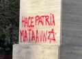 Grafiti antisemita en monumento de Buenos Aires