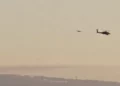 Imágenes publicadas en las redes sociales el 19 de octubre de 2024 muestran un helicóptero de la IAF y un dron lanzados desde el Líbano. (Captura de pantalla, utilizada de conformidad con la cláusula 27a de la Ley de Derechos de Autor)