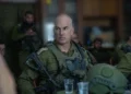 El jefe del Comando Norte de las Fuerzas de Defensa de Israel, mayor general Ori Gordin, es visto en el sur del Líbano en una imagen publicada el 22 de octubre de 2024. (Fuerzas de Defensa de Israel)