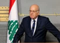 El primer ministro interino del Líbano, Najib Mikati, durante una conferencia de prensa conjunta con el primer ministro de Italia luego de su reunión en el palacio de gobierno en el centro de Beirut el 18 de octubre de 2024. (Anwar AMRO / AFP)