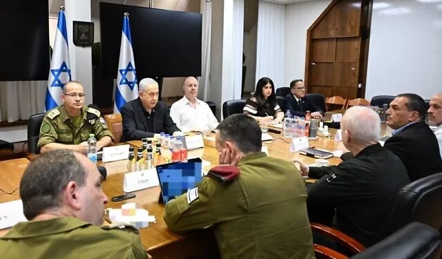 El primer ministro, Benjamin Netanyahu, convoca una reunión del gabinete de seguridad para el 28 de julio de 2024. (Haim Zach/GPO)