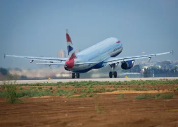 Un vuelo de British Airways despegando del Aeropuerto Internacional Ben Gurion, el 3 de septiembre de 2014. (Moshe Shai/Flash90)