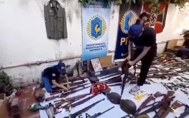 Hombre detenido en Argentina por posesión de armas nazis