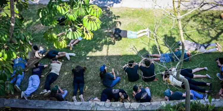 Funeral de víctima de cohete interrumpido por ataque de Hezbolá