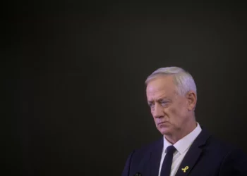 El líder de Unidad Nacional, Benny Gantz, ofrece una conferencia de prensa en Ramat Gan, el 3 de septiembre de 2024. (Miriam Alster/Flash90)