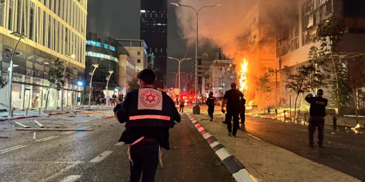 Misil de Hezbolá interceptado no detonó y causó graves daños en Ramat Gan