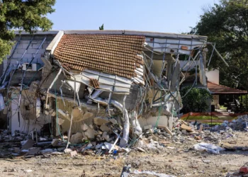 Destrucción causada por terroristas de Hamás el 7 de octubre, vista en el kibutz Be'eri el 19 de diciembre de 2023. (Moshe Shai/FLASH90)