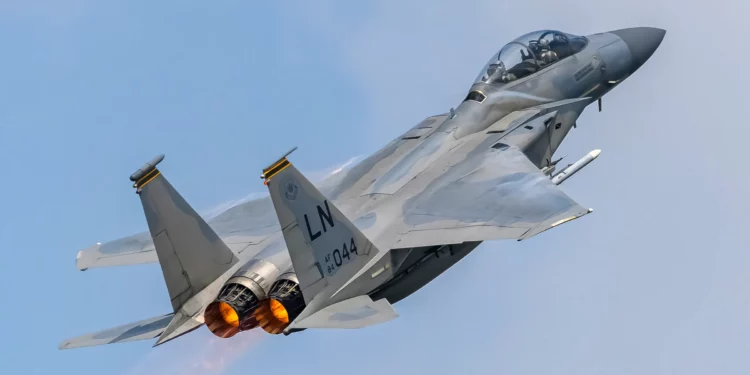 ¿El F-15 Eagle para transportar el misil antibúnker?