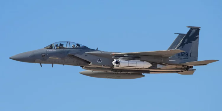 Avistado el F-15D Eagle con inusual módulo de medición infrarrojo