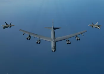 Duelo de victorias: B-52 Stratofortress vs. F-22 Raptor