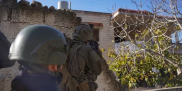Las tropas de las FDI operan en el sur del Líbano, en una fotografía autorizada para su publicación el 16 de noviembre de 2024. (Fuerzas de Defensa de Israel)