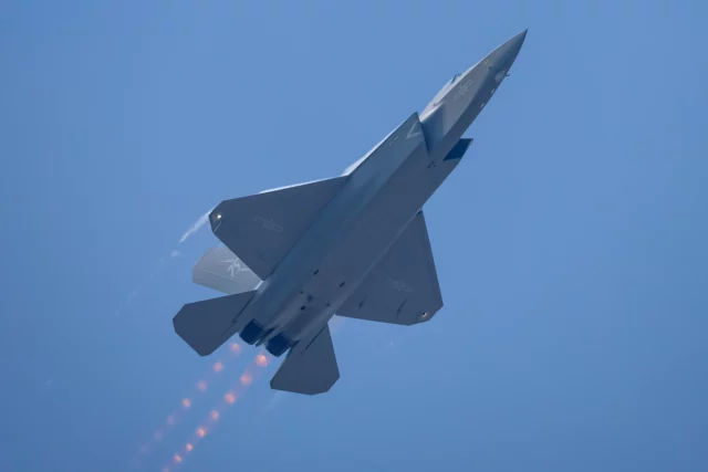 Pakistán desmiente acuerdo de aviones J-35A con China para 2026