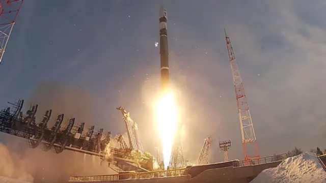 Rusia lanza cohete Soyuz-2.1a con satélite militar