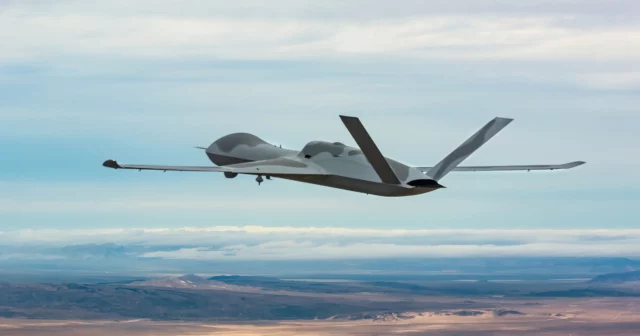 El MQ-20 Avenger impulsado por IA logra la primera muerte aire-aire simulada