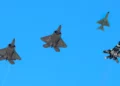 Un MiG-29, un MiG-21 y dos F-22 realizan un vuelo conmemorativo