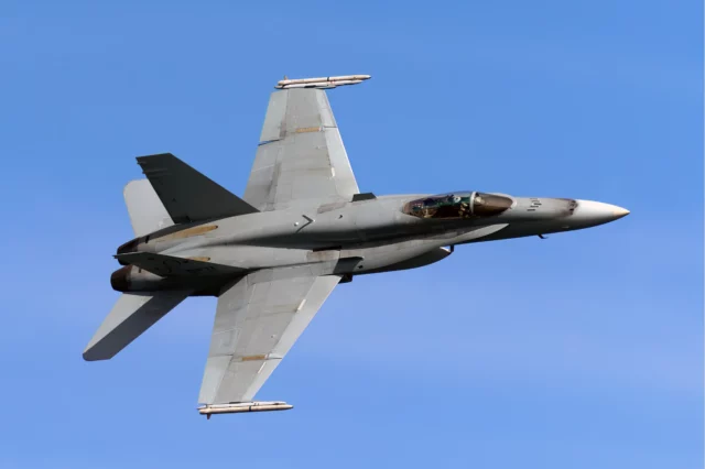 Australia equipa sus F/A-18F con inhibidores NGJ-MB contra el J-20